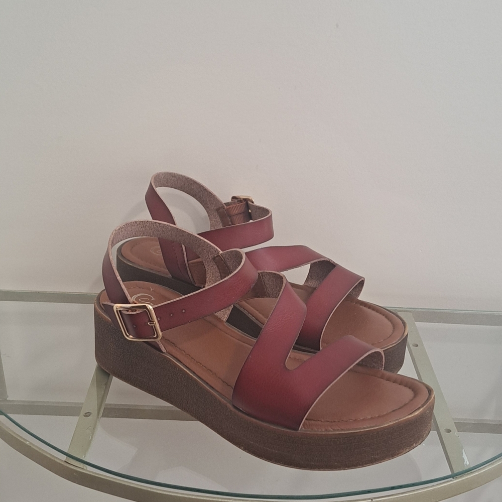 Womens Comfort Cato's Brand Bohemian Strappy Wedge Sandals, Size 8.